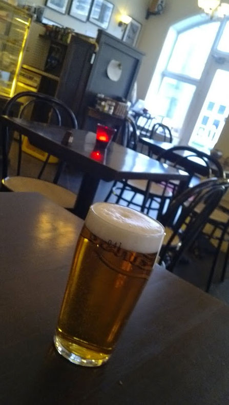 Kafé i Bergen serverer liten pils.