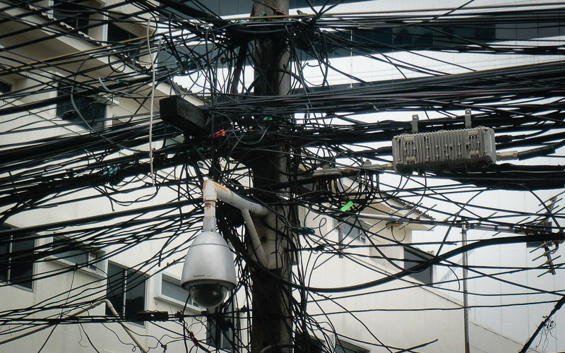 Electrical wiring in Bangkok. Photo: Robert Tiefenbach (CCA license).