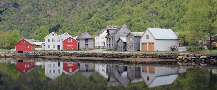 Naustrekka ved Lærdalsfjorden (2012). Foto: Chell Hill.