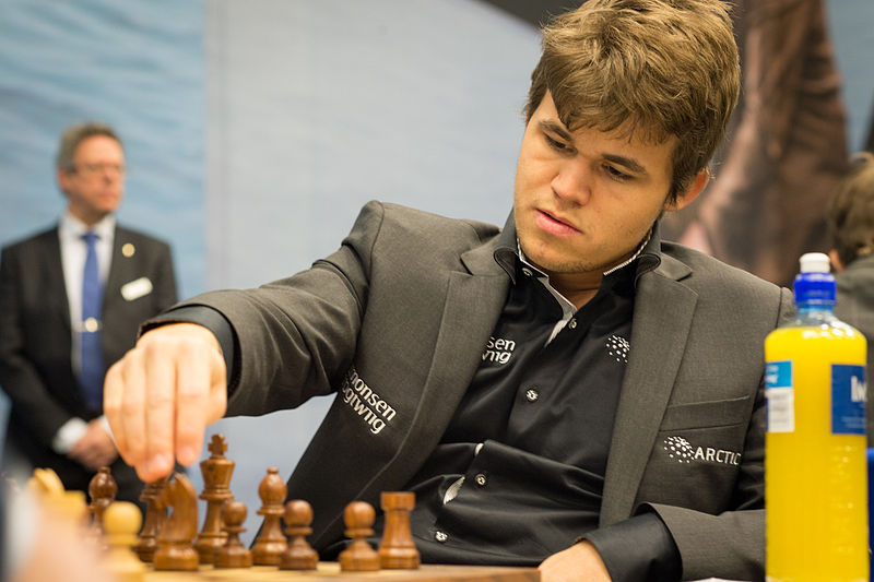 Magnus Carlsen i Tata Steel-turneringa i 2013. Foto: Frans Peeters.